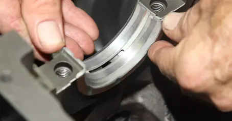 Anong sintomas ang nasisira ng car generator bearing?