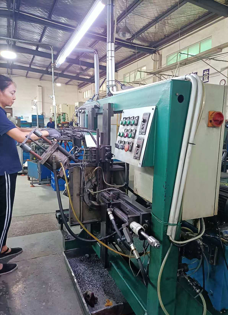 Si Dafeng Mingyue ay nagsagawa ng pagsasanay sa kaligtasan para sa proseso ng pagsuntok